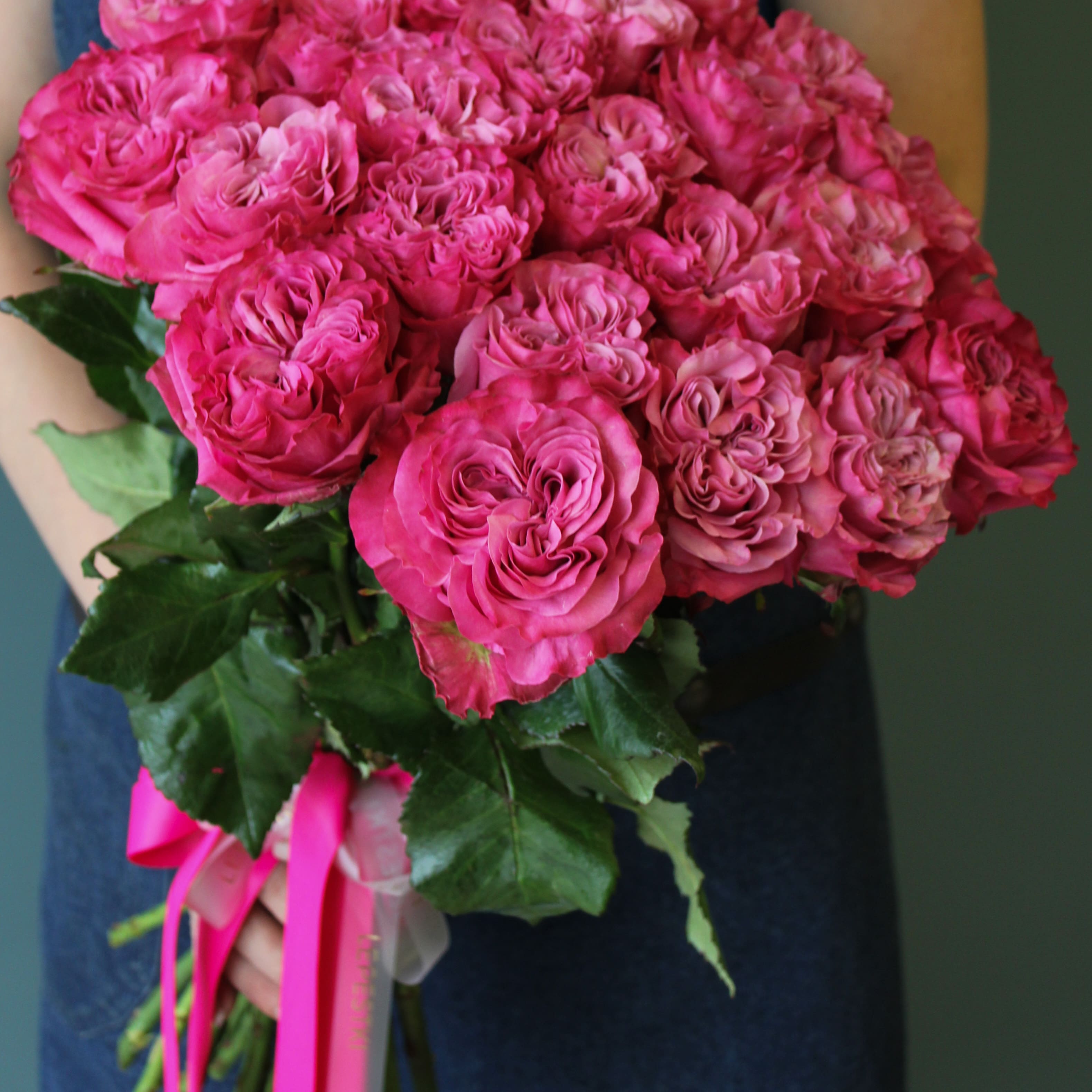 25 пионовидных розовых роз Эквадор